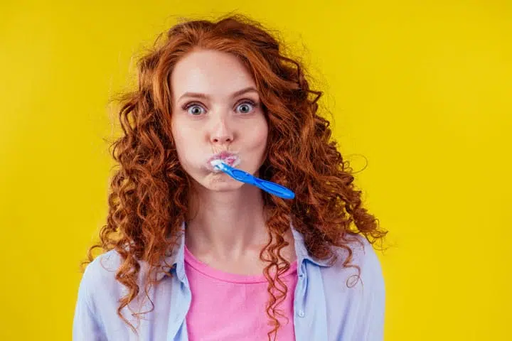 misselijk of overgeven tijdens het tandenpoetsen